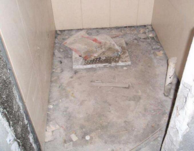 卫生间地下往上渗水原因-卫生间抬高处靠房间漏水是怎么回事
